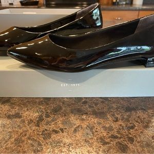 Rockport black patent flat. Size 9M, worn once. New $80…asking $30
